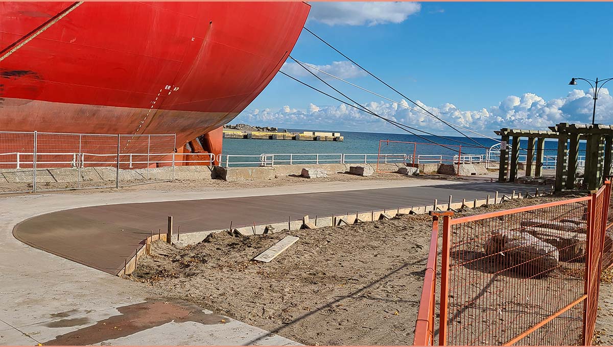 HOPAports's tweet photo. We’re updating the fencing and landscaping near the public pier at Lakeview Park #Oshawa to ensure safety and public access. #PortProjects #LakeviewPark https://t.co/3qj2QgrBRe