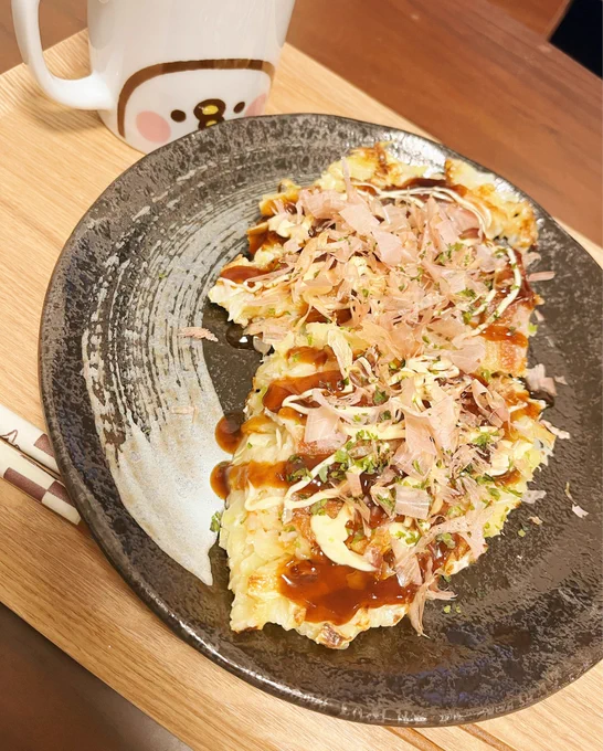 薄力粉
卵
ほんだし
キャベツ
を混ぜて焼いたやつ! 