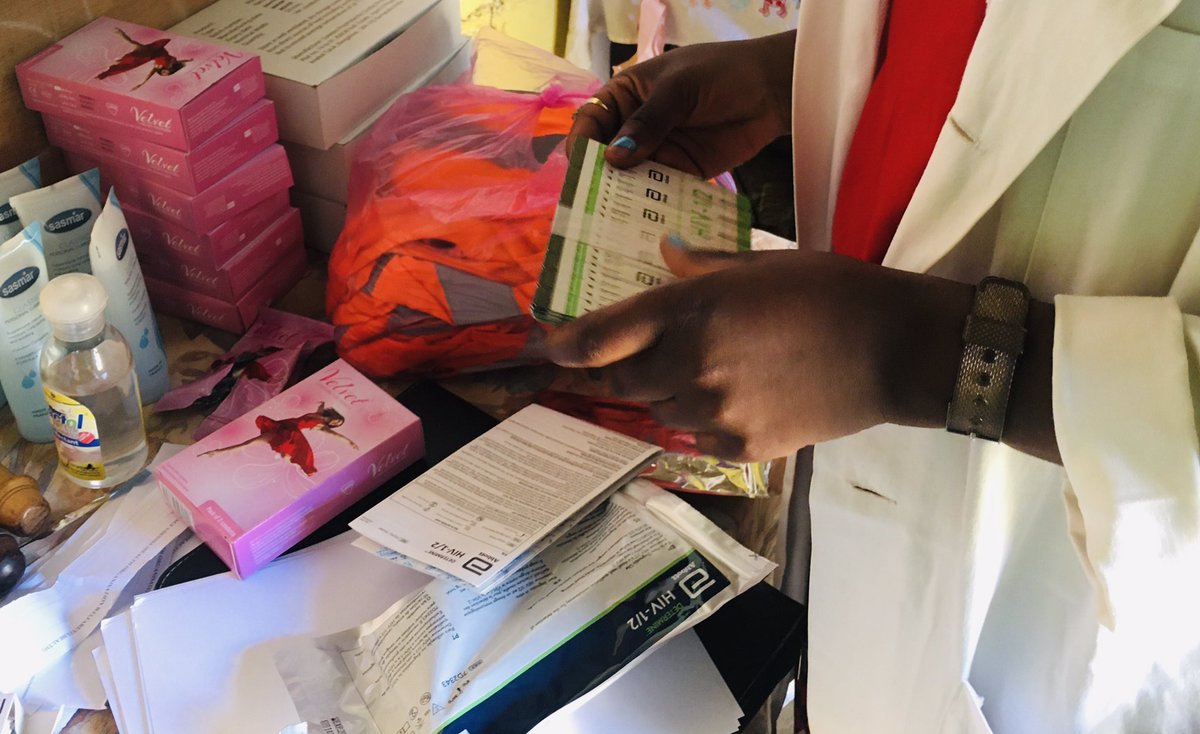 yeshealth1's tweet photo. Le dépistage est l’un des premiers chaînons de la riposte au VIH, et détermine à la fois l’insertion des soins et la prévention des nouvelles infections. Garantir l’accès aux #soins #services VIH est primordial pour tous @MinsanteCMR @Minjec00237 @MINRESI_CM #PreventionVIH #ISTAG https://t.co/925smtSaOe