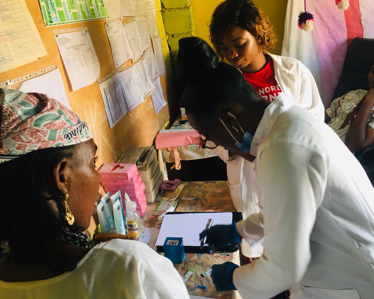 yeshealth1's tweet photo. Le dépistage est l’un des premiers chaînons de la riposte au VIH, et détermine à la fois l’insertion des soins et la prévention des nouvelles infections. Garantir l’accès aux #soins #services VIH est primordial pour tous @MinsanteCMR @Minjec00237 @MINRESI_CM #PreventionVIH #ISTAG https://t.co/925smtSaOe