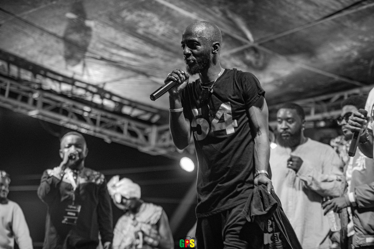 BonasFotio's tweet photo. Le Douala Music Art Festival en son édition de 10ème anniversaire avait une énergie toute particulière. A ce moment précis, Jovi arrive sur scène, suivi des jeunes artistes qu'il a coachés en atelier, et de la tribu "The Visionary". Ambiance unique. #Host 🎤 #domaf10
📸GPS Group https://t.co/GJ1ZP5G8GQ