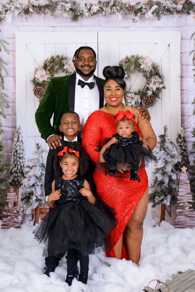 DMommz's tweet photo. ALL I’VE EVER WANTED FOR CHRISTMAS ✨❤️ https://t.co/lqNnMc2KT2