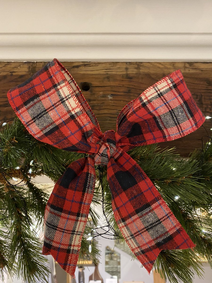 adbresson's tweet photo. Nanmé regarde moi ce noeud de compète, j’suis bon pour les 4 filles du Dr March !!! #Christmas #MyLittleShop #SmallBusinessIsBeautifull https://t.co/nu7tpILYhk