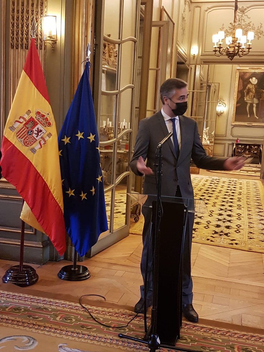 DinoCrea's tweet photo. Firma del Acuerdo de Concesión a la Casa de España de la Reg Paris de los inmuebles propiedad del Estado español en La Plaine Saint-Denis. Acto celebrado con el recién nombrado Embajador de España Victorio Redondo Baldrich y @Cgesparis y @ConsejeriaFr y Aso de Españoles en 🇫🇷 https://t.co/jm9z2LNqwg