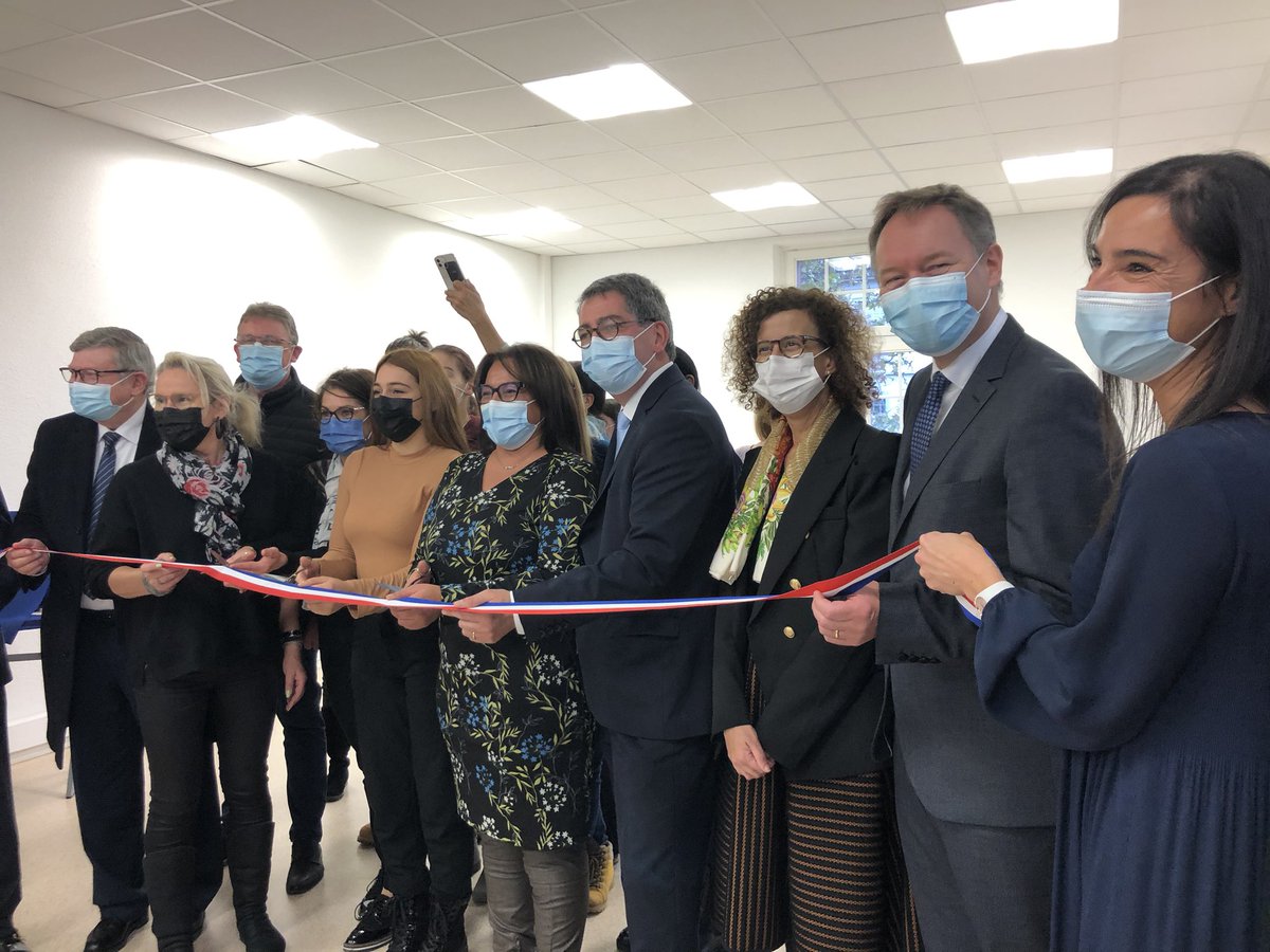 PierricOuvrard's tweet photo. 🔛 #TousMobilises #Sundgau pour la formation d’aides soignantes au plus près du territoire Altkirch Saint-Louis ▶️ Pôle emploi #HautRhin @poleemploi_GE accompagne les nouveaux stagiaires aux côtés du Diaconat @GillesFremiot @regiongrandest @Prefet68 Merci @LemoineStef 👏👏 https://t.co/Jqysy161Di