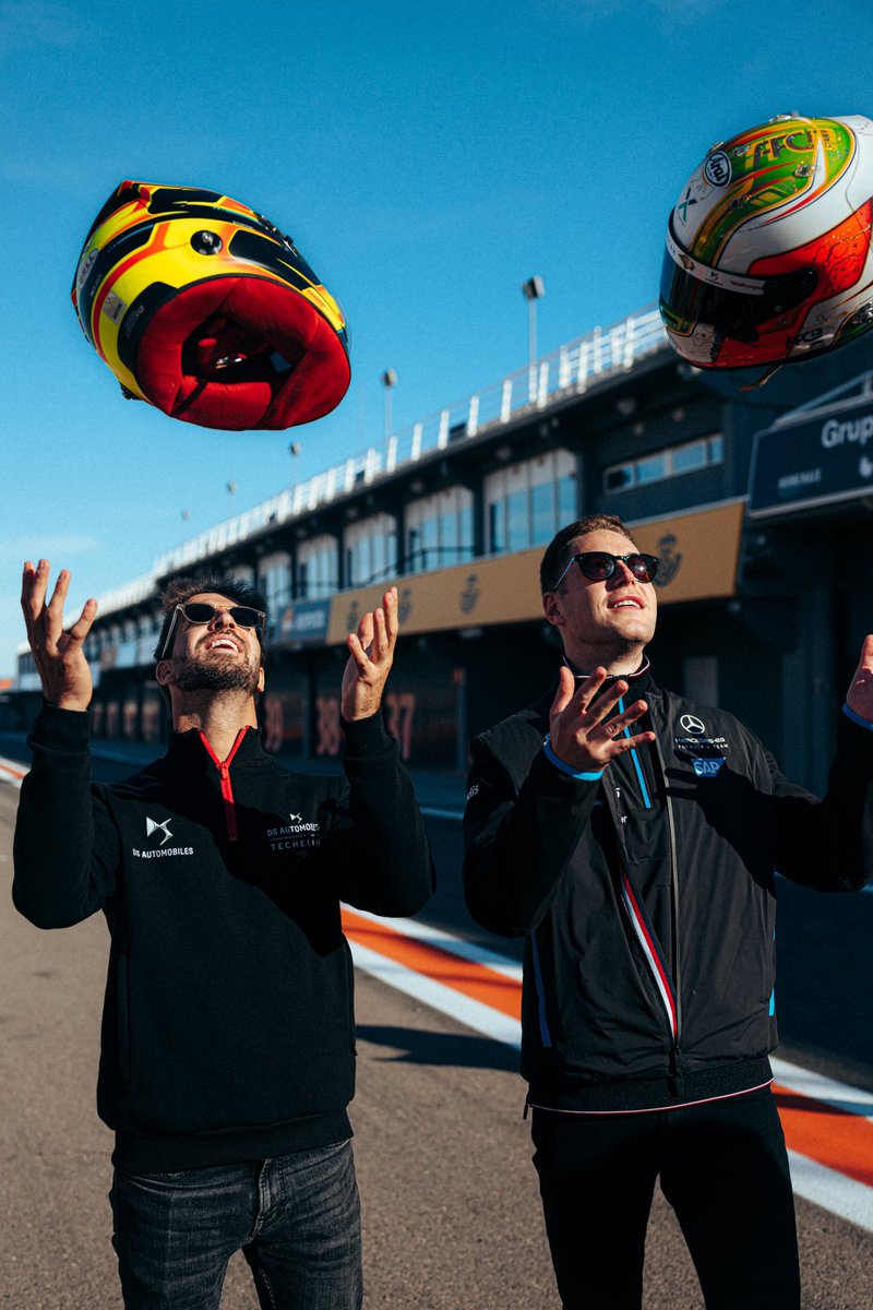 svandoorne's tweet photo. Awesome to swap helmets with my buddy @afelixdacosta ! Cheers to many more on track battles! 🍻 https://t.co/3ym5xOl54S