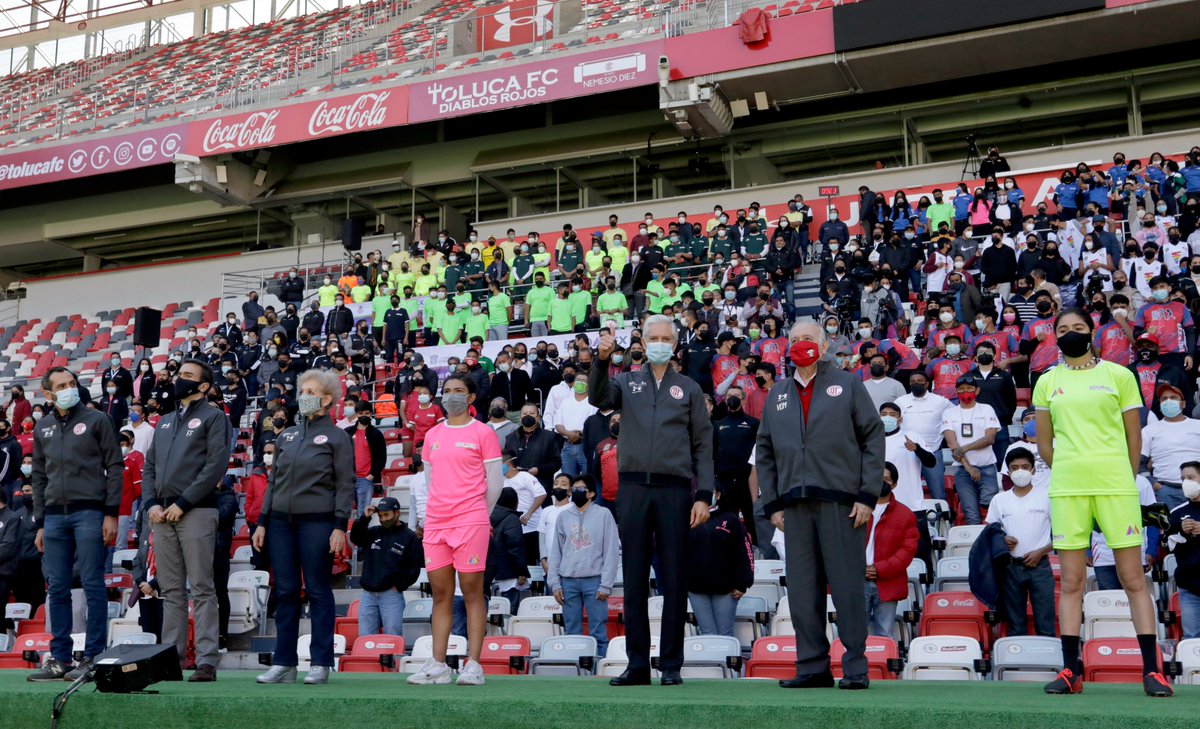 alfredodelmazo's tweet photo. Desde el Estadio Nemesio Diez del @TolucaFC, damos inicio a las #CopasDeportivasEdoméx 2021. En esta segunda edición participan más de 20 mil mexiquenses en 7 disciplinas deportivas. ¡Mucha suerte a todas y todos! https://t.co/W5v1ExWA2g