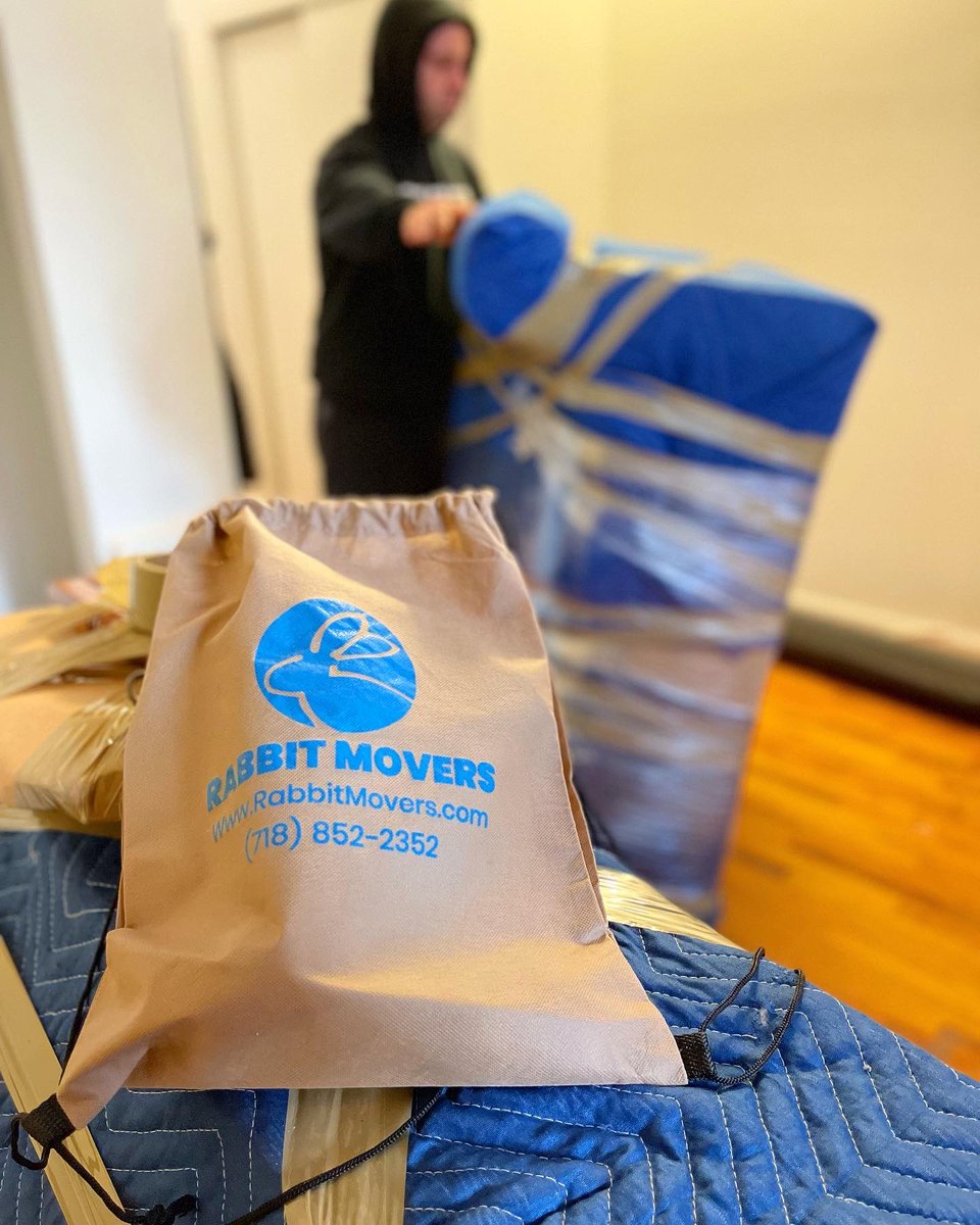 allysonberger's tweet photo. @RabbitMovers made my move so easy &amp; stress-free! 🐇
I could not have asked for a better moving experience, they really hopped to it! Thanks for all your help @rabbitmovers! 🌟🌟🌟🌟🌟
#BookABunny 

#nycmovers #nycmoving https://t.co/z9K2bWktU3