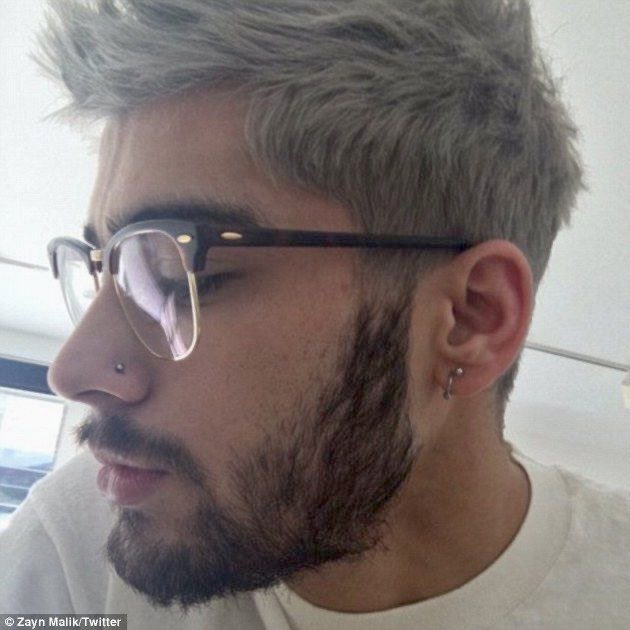 ziamthinker's tweet photo. thinking about Liam’s and Zayn’s random selfies 💭☹️ https://t.co/mRD9fiNjgQ