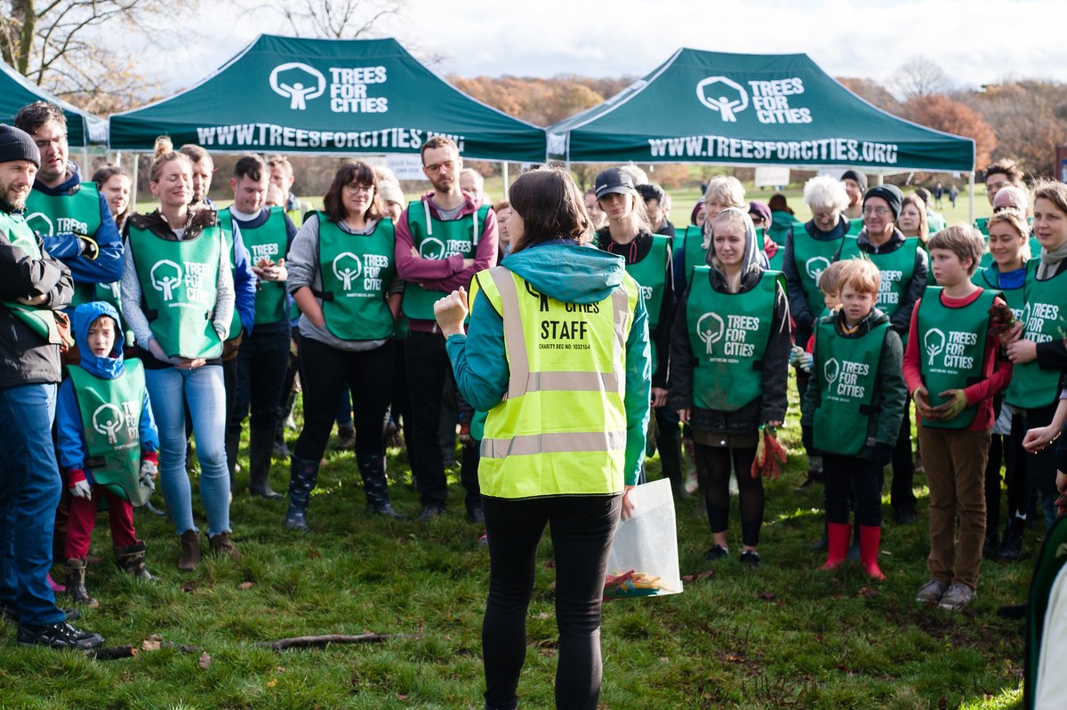 TreesforCities's tweet image. Plant trees for #NationalTreeWeek2021 🌳

Join us on Saturday 4th December at Ashton Playing Fields in London to plant some urban trees!

Everyone is welcome so come along to help make our cities greener and healthier 💚

Sign up with the link below:
treesforcities.org/london-plantin…