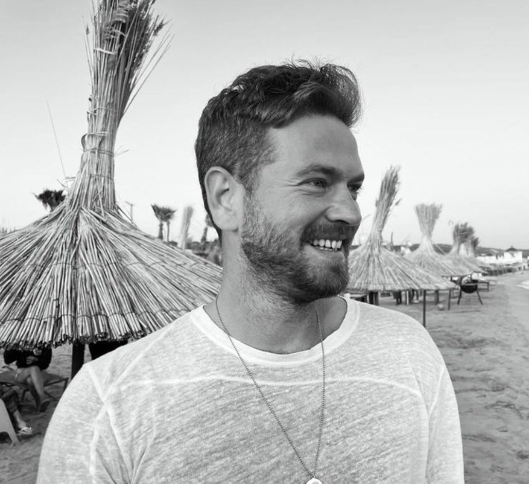 o gülüse bin kurbann🤍