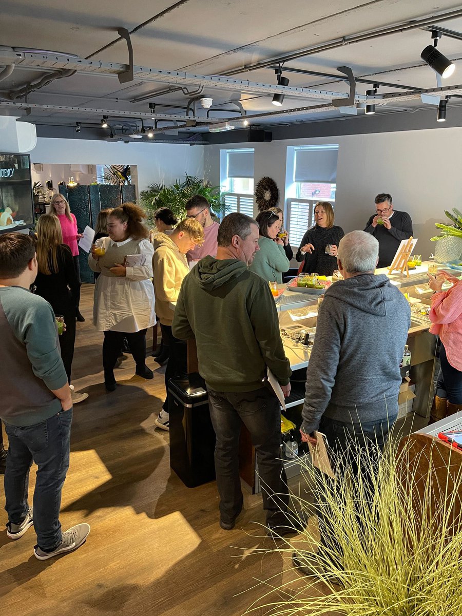 waa_chosen's tweet photo. 🙌 Our team was introduced to Hal Elrod’s bestseller ‘The Miracle Morning’ for the latest instalment of Wellness Wednesdays! 

❤️ We were also treated to a choice of yummy Superfood Smoothies at the bar! https://t.co/Z3hKh3irki