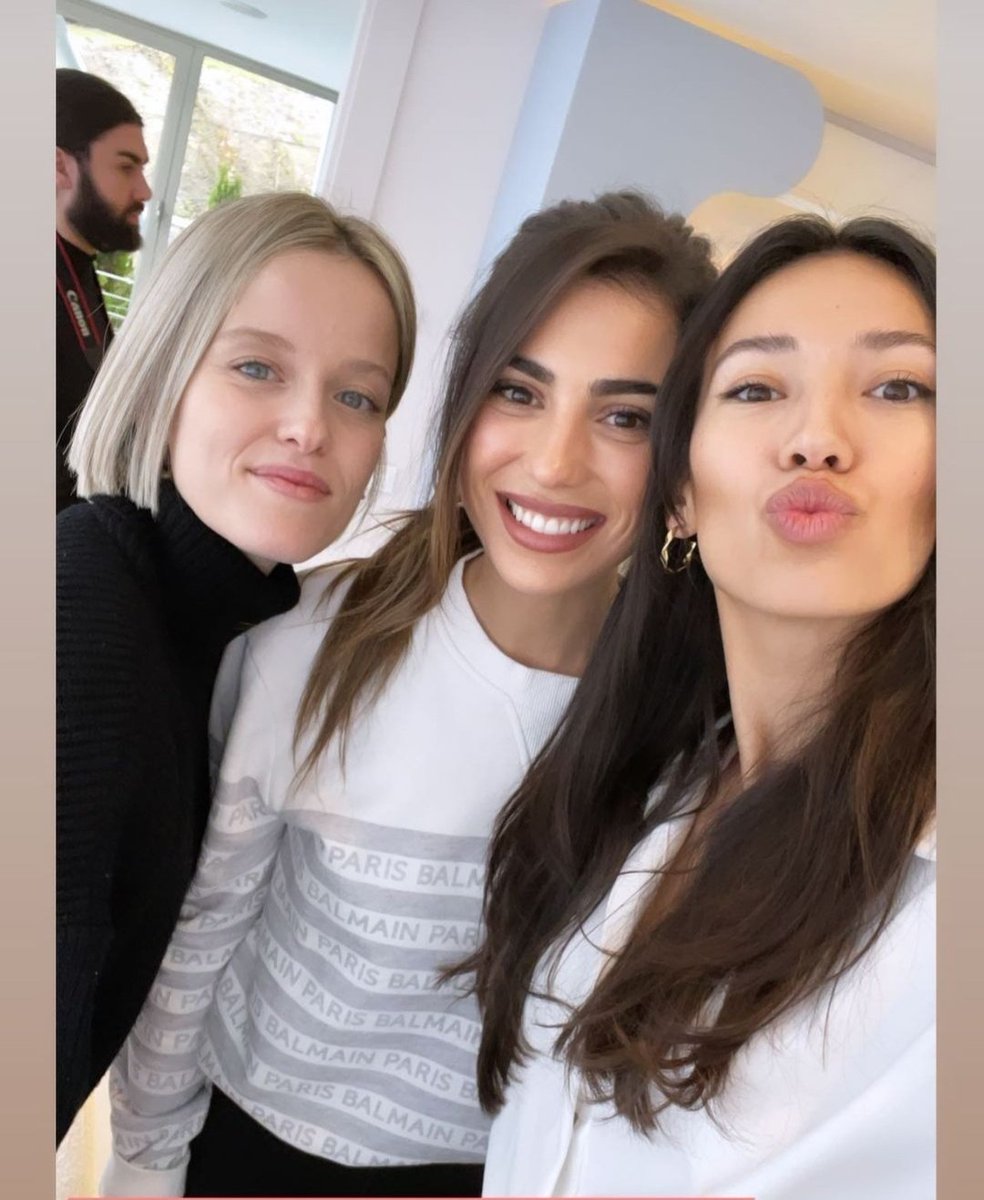 EleModric10's tweet photo. Carvajal, Asensio and Alaba's girlfriends together 😍 https://t.co/de5NWJxQtS