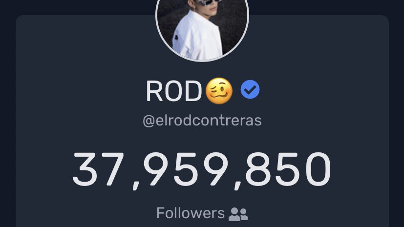 hankermysun's tweet photo. @elrodcontreras Llevas un día estancado en seguidores, e incluso bajando; mientras Augusto sube como avión de seguidores gracias a ti. En serio, qué beneficio te dio ser desleal con tu “amiga”? Más bien tú y Fer fueron los únicos perjudicados, mientras los otros felices y burlandose xd🤦🏻‍♀️ https://t.co/mCC13teLXh
