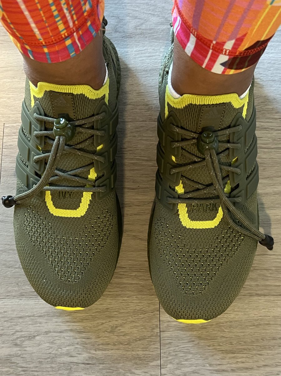 MarilynJulia_is's tweet photo. My #centuryride is in the bag! I didn’t get balloons but I did get a cute new outfit to wear! The whole look is from the @MonicaAhanonu X @peloton except the olive shoes which are from the Ivy Park X Peloton collection. Also, thanks #hardcore #HCOTF for these arms! 💪🏾 https://t.co/e6qP0lUvzH