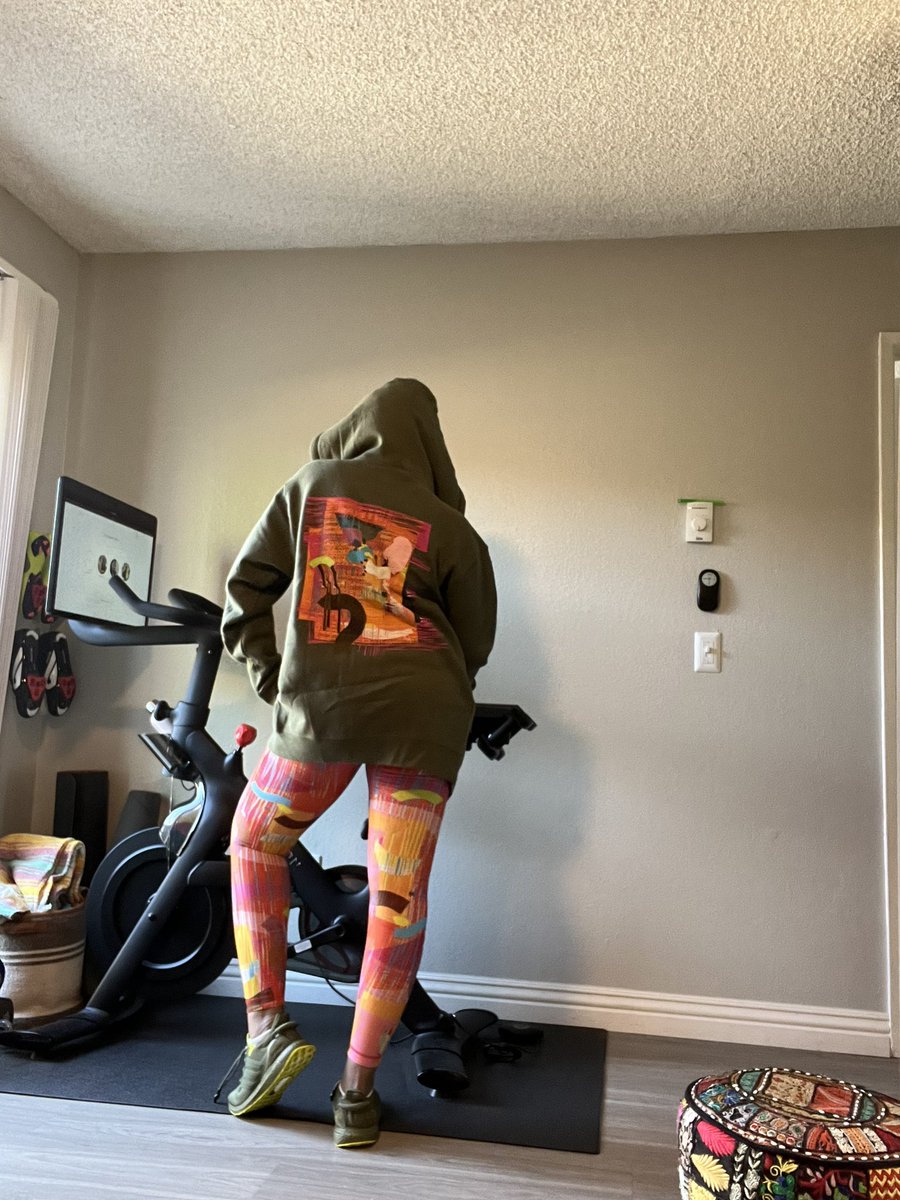 MarilynJulia_is's tweet photo. My #centuryride is in the bag! I didn’t get balloons but I did get a cute new outfit to wear! The whole look is from the @MonicaAhanonu X @peloton except the olive shoes which are from the Ivy Park X Peloton collection. Also, thanks #hardcore #HCOTF for these arms! 💪🏾 https://t.co/e6qP0lUvzH
