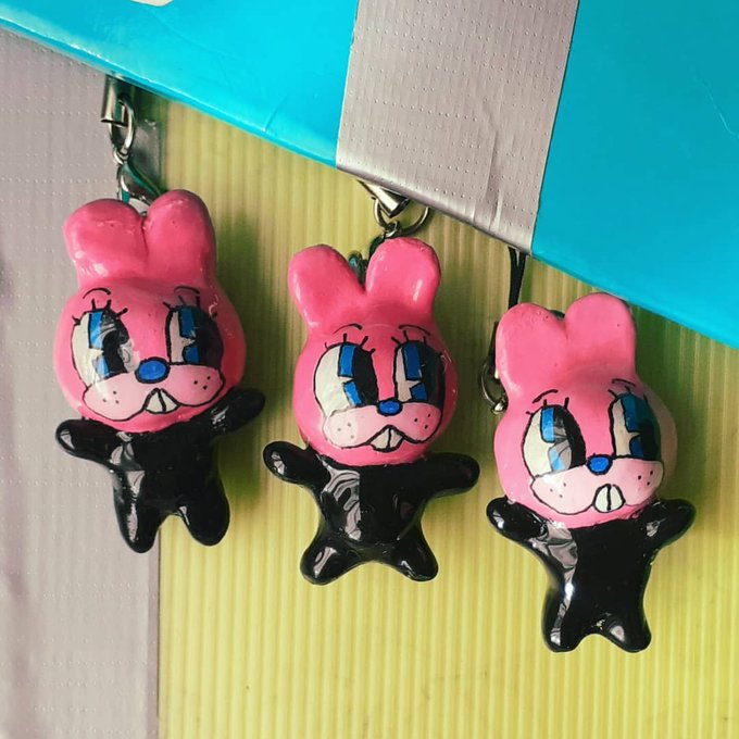 masked bunnies keychains (from a comic I haven't shared yet)
https://t.co/ng2pIwaEUT 