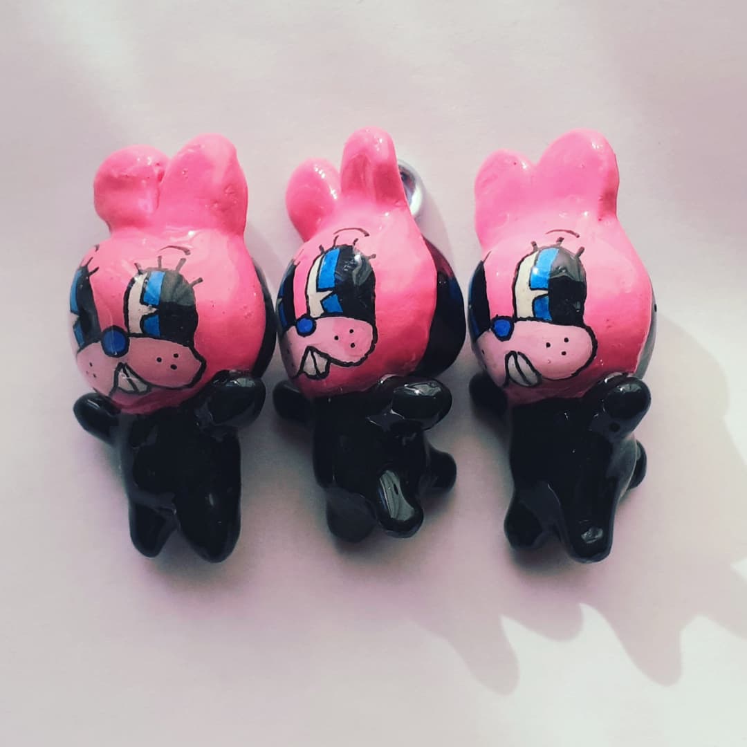 masked bunnies keychains (from a comic I haven't shared yet)
https://t.co/ng2pIwaEUT 