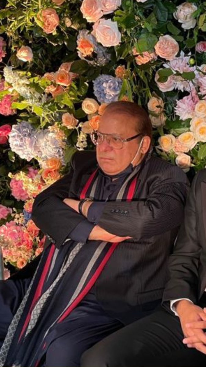 zaara__syed's tweet image. اس دا منہ اینج اے جیویں افریقہ دا ڈڈو ھووے 😷🤣🤣