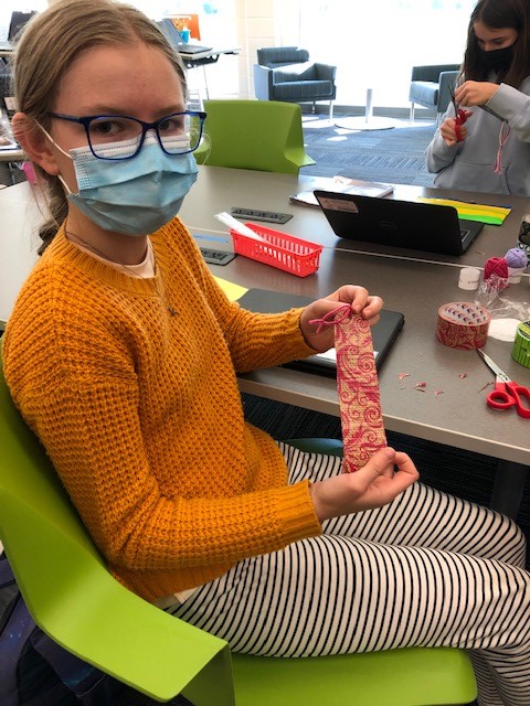 librarylifems's tweet photo. Duct Tape December @ThoreauMS library.  Pencil cases, bookmarks &amp; jazzed up agenda covers! #librarymakerspace https://t.co/HbfHN14J2c