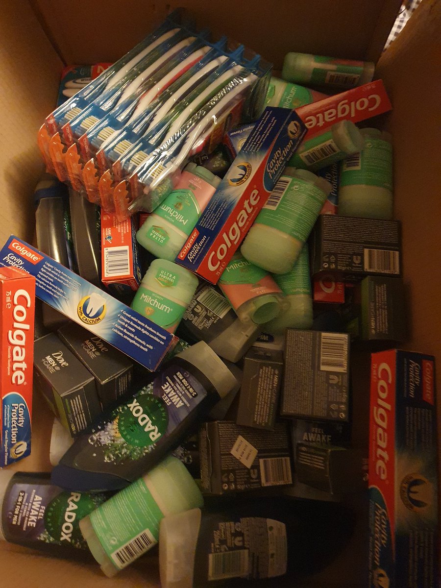 SamTwitches's tweet photo. Me and skye have a music networking thing today in Reading, so we're filling up a few bags! Got loads of t shirts, Jumpers, sleeping bags etc too! It's cold tonight, so this is going to give a nice help. Thankyou again for all the donations that came through that stream, legends https://t.co/1qan34ZEIc