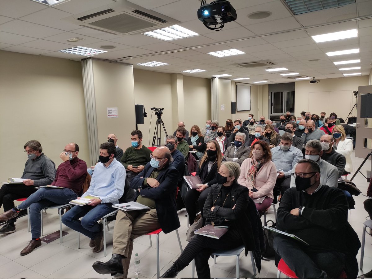 AcebBergueda's tweet photo. 👉 La presidenta de la @FegpComunicacio @neuslloveras i @jmserarols president de l'ACEB obren la presentació de l'Índex de Competitivitat de les comarques catalanes 2021.

👉 Hi assisteixen gran part dels representants del teixit polític, empresarial i social del #Berguedà. https://t.co/9VaKFbiT7O