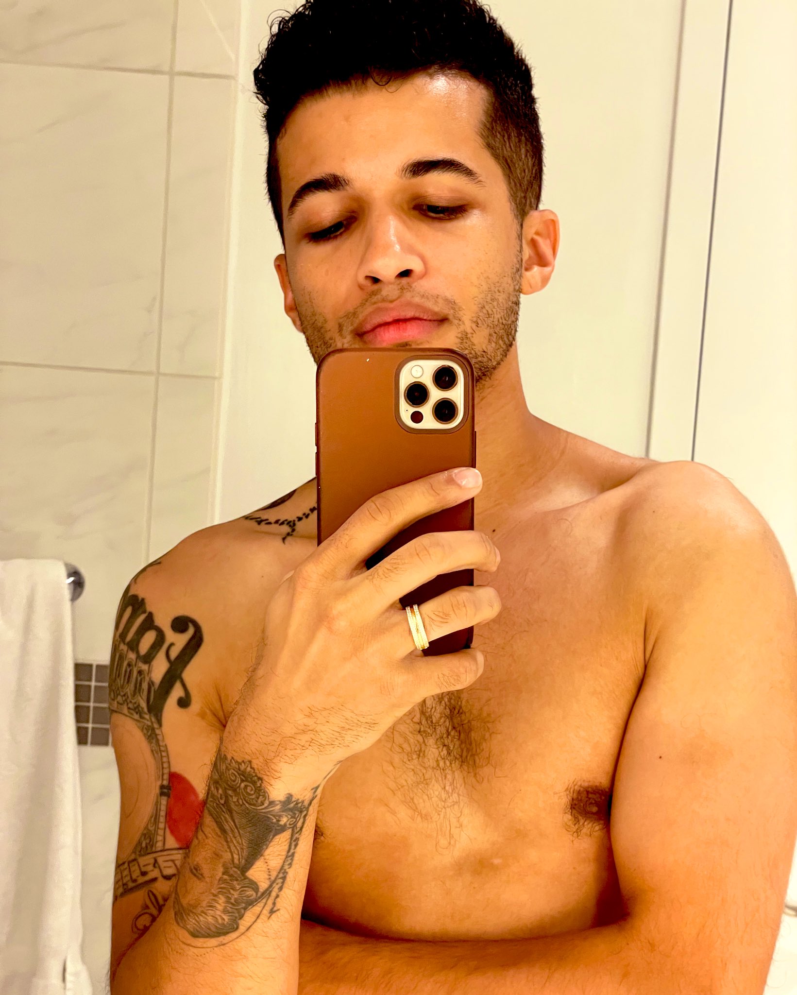 jordan fisher naked photos - www.trivedastudylinks.com.
