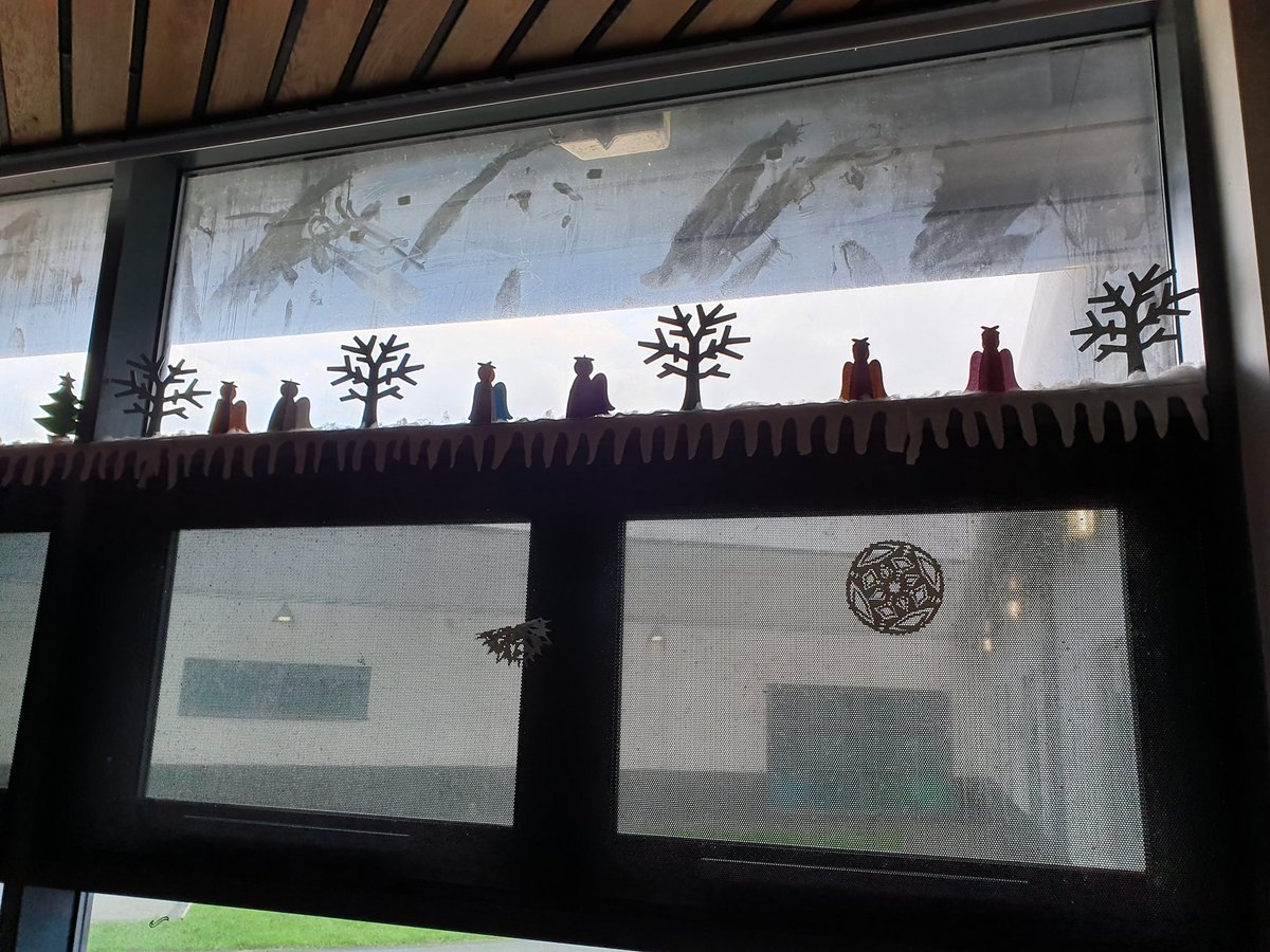 mandybarton2's tweet image. Keats ward is looking lovely and festive. Well done to the patients and staff that have taken part in #FestiveFun @currey_sue @WeAreLSCFT @Linda_Bennetts_ @Margare18027884 @MOgunlokun