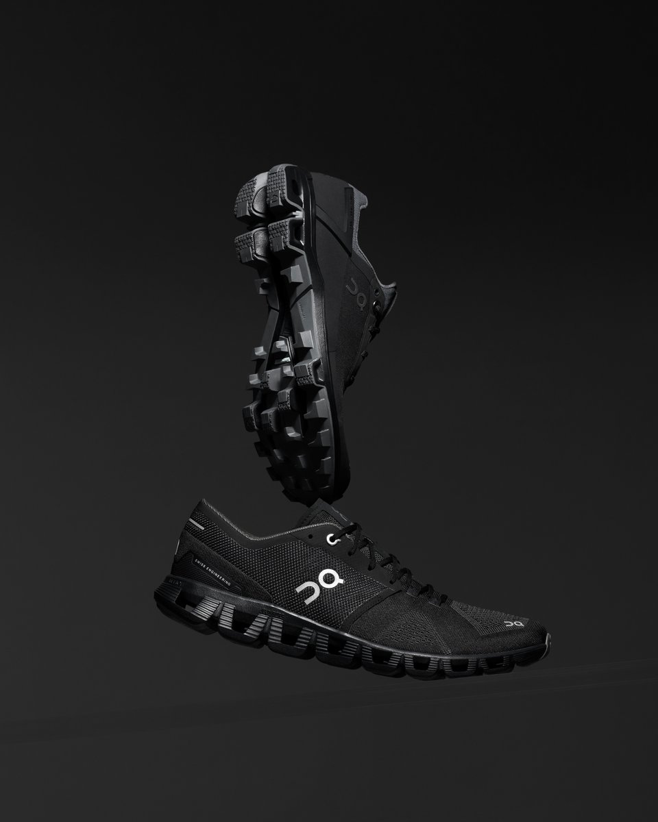 jackrabbit's tweet image. Monochrome will always be in. 

Spend this gym season looking your best in the @on_running Cloud X. And it’s a versatile option for all gym-goers, perfect for both the treadmill and the weight room. 

Link below to shop:
bit.ly/30KbOjz