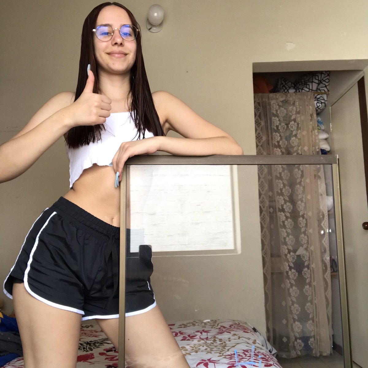 _danielaleinad_'s tweet photo. Buenas tardes, amiguis de tuiter
Se me cayó la ventana
Feliz día 😚 https://t.co/VlaED83t5i