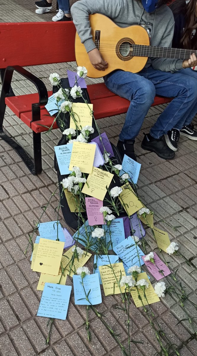 IESSalvadorDali's tweet photo. El 25 N, Día Internacional para la Eliminación de la Violencia contra la Mujer, el @IESSalvadorDali rindió un homenaje a las 37 mujeres asesinadas este año a manos de sus parejas o exparejas. Acto en el que se recalcó la importancia de erradicar la violencia contra las mujeres. https://t.co/2VroHEpvFX