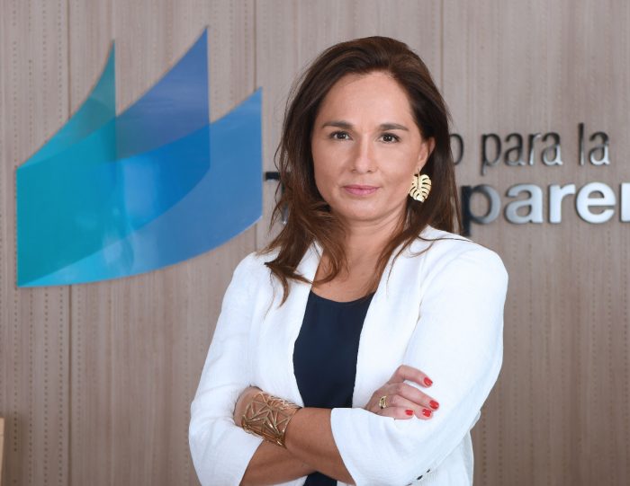 elmostrador's tweet photo. Presidenta del CPLT: “Los condenados por delitos de corrupción no sólo debieran perder sus escaños, sino que ser inhabilitados de por vida” https://t.co/0SUSX6Owce https://t.co/FBJmKcOiop