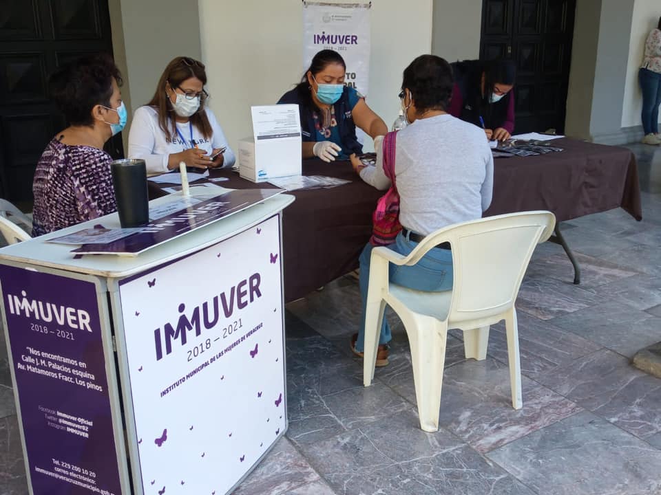 immuver02's tweet photo. Este día es una oportunidad para apoyar en la lucha contra el VIH, y para trabajar en la prevención, concientización y mejorar la comprensión del VIH como un problema de salud pública.
#VIH
#IMMUVER
#institutomunicipaldelasmujeresdeveracruz
#VeracruzTeQuiero https://t.co/GywUvT5C9t