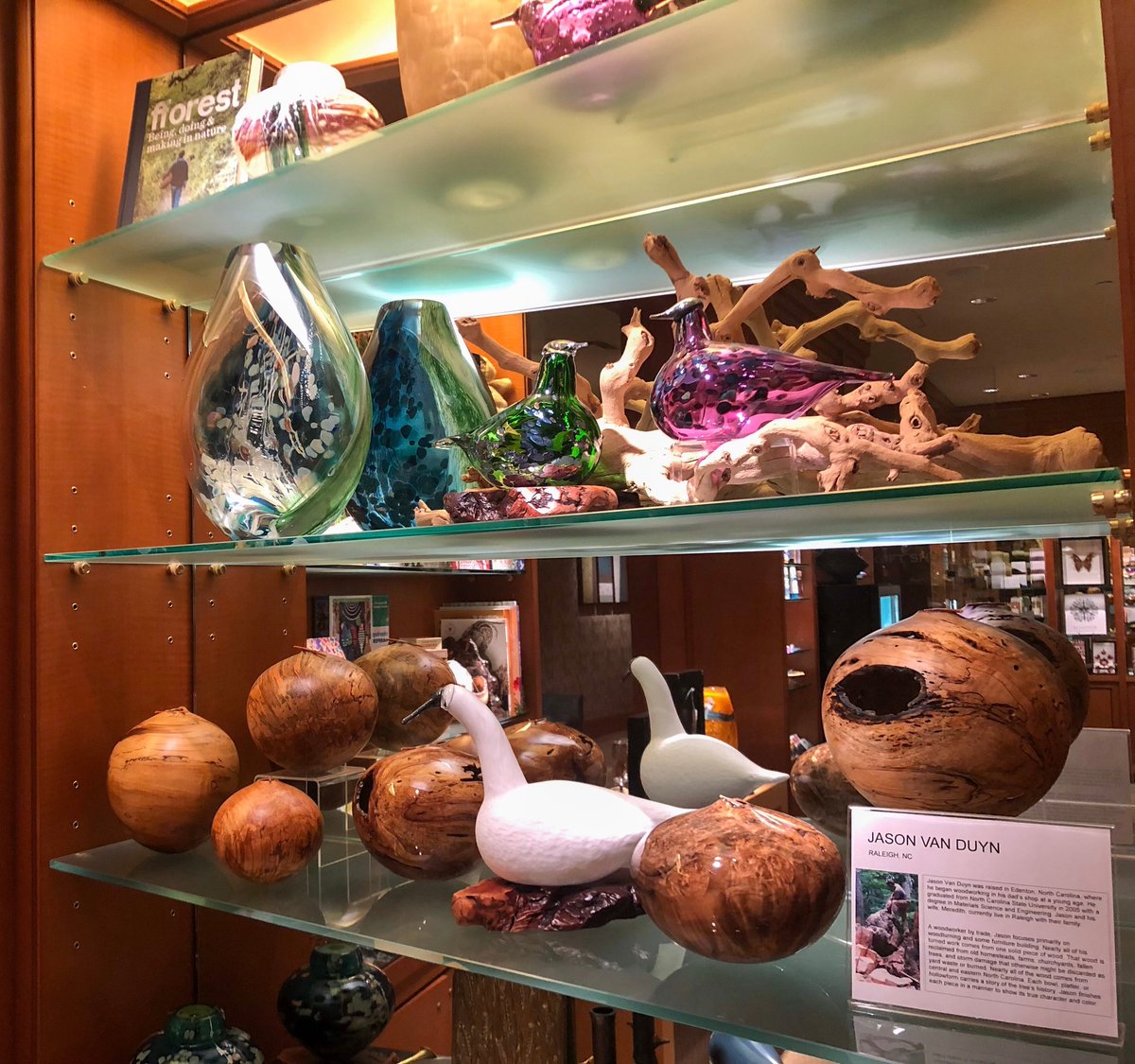 The_Umstead's tweet photo. With a thoughtful selection of vibrant art, unique decor, and jewelry &amp; books, The Umstead Gift Shop is your go-to spot for a stress-free holiday shopping experience! 🏺🦋✨ You can also shop for a variety of our signature products here: https://t.co/nEmOeHo8N4 https://t.co/K8UhHGBgaZ