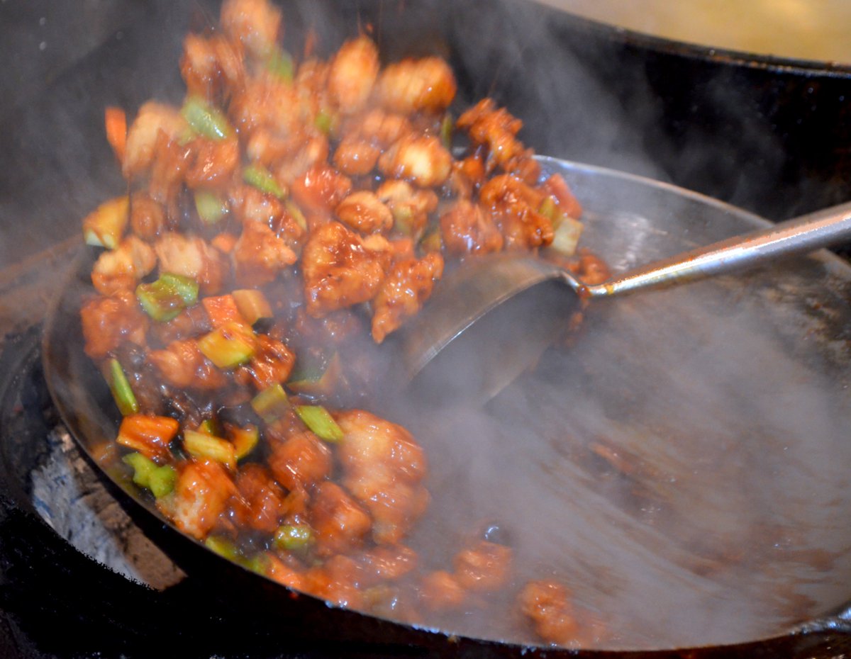 MrWokFargo's tweet photo. The wok version of the hair flip. 😍
#MrWokFargo #fresh #ChineseExpress
#ilovefargo #yum https://t.co/jcpEDYGXZb