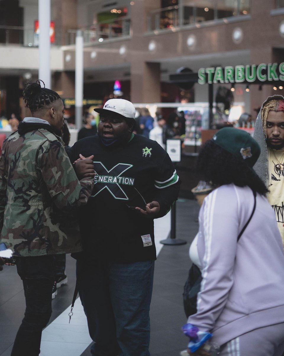 Scramz_R2H's tweet photo. Arlington VA Thank you 🙏🏽🙏🏽 
new Vlog out Now https://t.co/ZmmYvohLCA 
STREAM #SAVAGEXBLUES ON ALL PLATFORMS https://t.co/OaA8ryEldh 🚦 https://t.co/gdaMwcMZJl