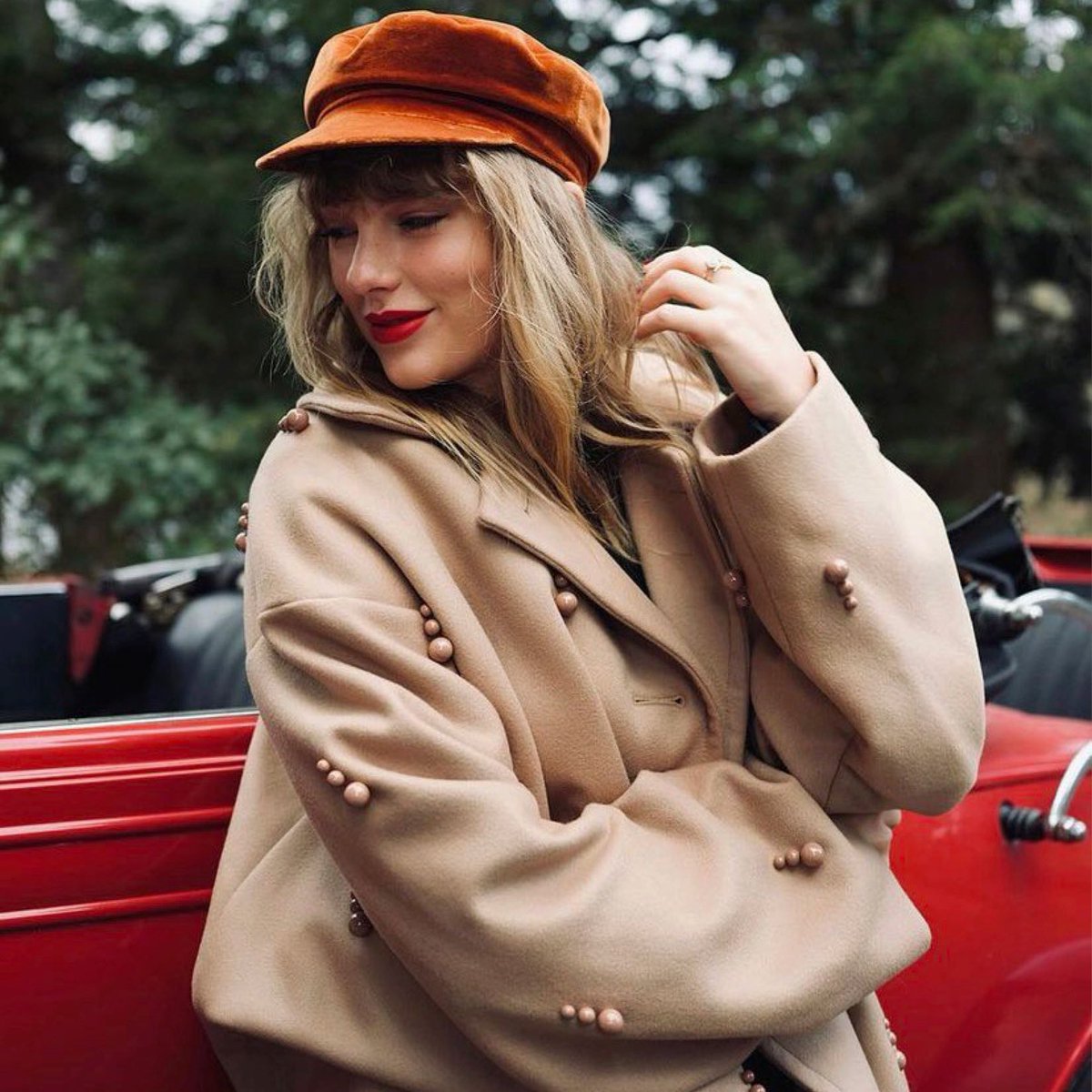 PopCrave's tweet photo. Taylor Swift was the most-streamed female artist on Spotify in 2021. https://t.co/qBgShpaETq