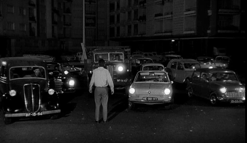 the_silver_man's tweet photo. Le "novo cinema" Portugais compte dans sa vitrine "Les vertes années" (1963) de #PauloRocha.
Déambulation amoureuse d'un cordonnier et d'une employée de maison(#IsabelRuth). Lent et mélancolique amour impossible dans un Lisbonne qui ne laisse entrevoir un avenir
#cc @Sand_Co https://t.co/kIhvIe4615