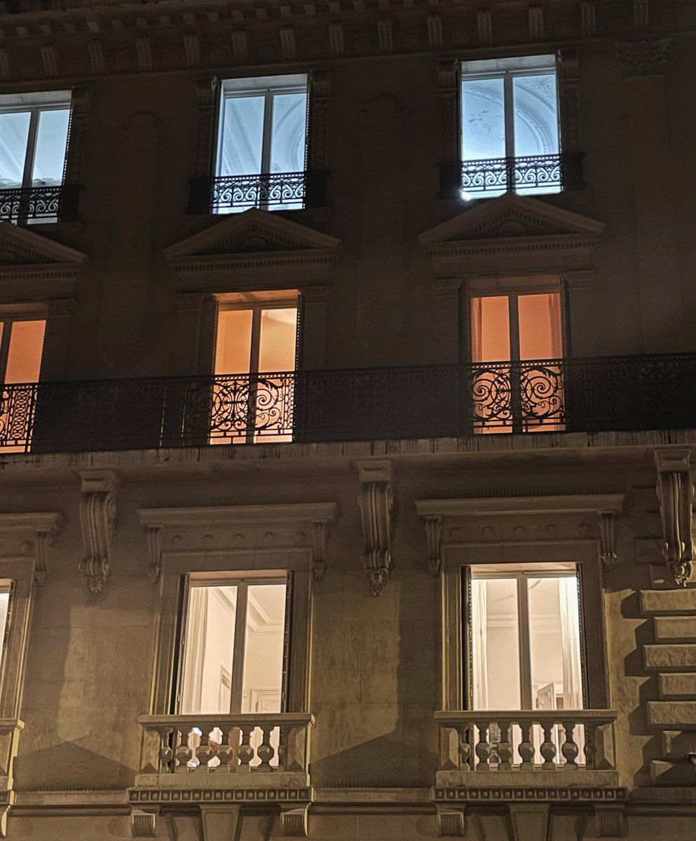 ἄπειρον tweet media