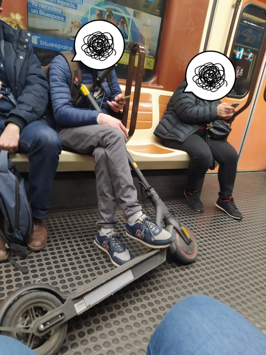pirudio's tweet photo. Con la música a todo volumen, el patinete atravesado y mascarilla abajo, y nadie de Seguridad L9 #metro_madrid https://t.co/4IBEsliE0r