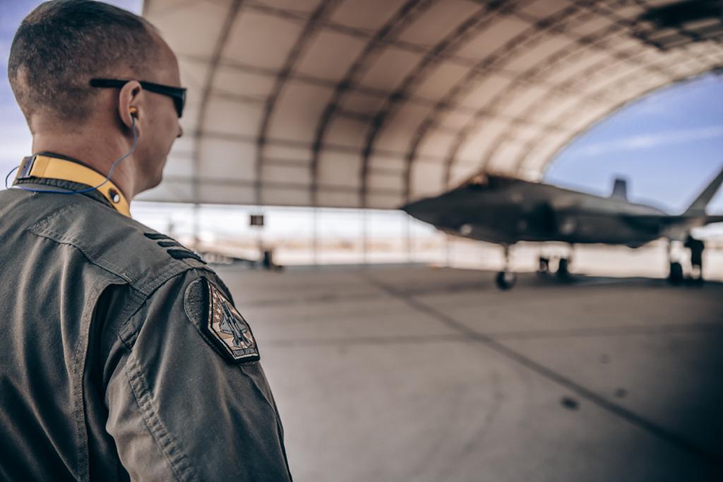 VlbLeeuwarden's tweet photo. Today, five weeks ago, eight 🇳🇱 #F35A LightningIIs arrived at @EdwardsAFB 🇺🇲for exercise #FrisianLightningIII, the last exercise in the @Kon_Luchtmacht F-35 #R2IOC. The F-35s flew almost 9000 km from @VlbLeeuwarden to @EdwardsAFB, with a brief layover at @158FighterWing #322sqn https://t.co/AaSh36OLtW