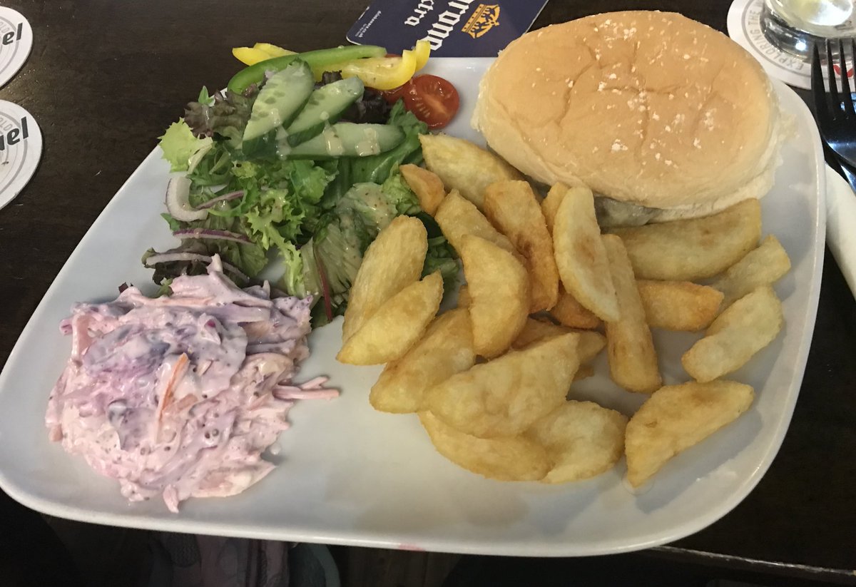 CarlaLinford's tweet photo. ‘A light bite’ they said… 👀 #BargeInn #Grimsby https://t.co/8unhzAeo7u