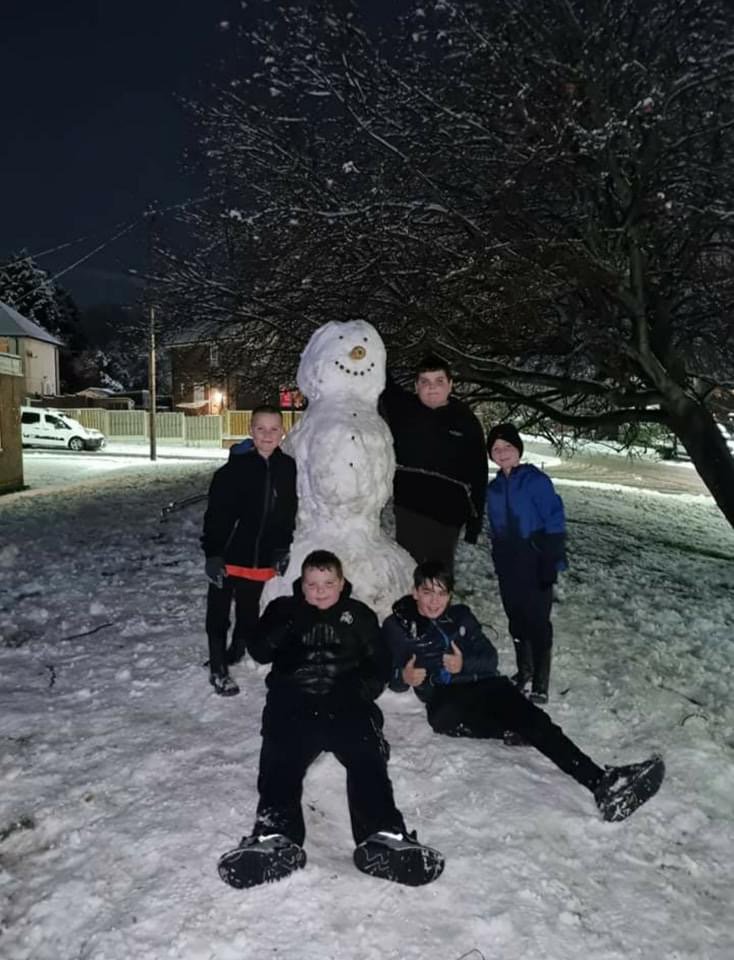 YA_OldAccount's tweet photo. Love to see such heartwarming stories like this.
Mason, Corey and Fenton (Y7) built a snowman on Monday for the residents of a local @sheffcare home to enjoy! The residents were so delighted and spent the day admiring it ☃️☃️ @BLT_CEO @brigantialearn1 #Community #Yewfutures https://t.co/pr6FZuE5YQ