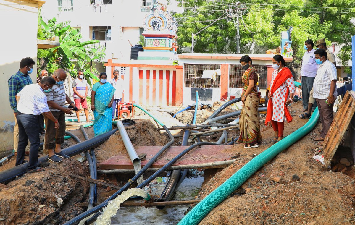 Tutycorp's tweet photo. கன மழையால் மழை நீர் சூழ்ந்துள்ள பகுதிகளையும் மழை நீர் வெளியேற்ற பணியினையும் மாவட்ட கண்காணிப்பு அலுவலர் திருமதி. சுஜி தாமஸ் இ.ஆ.ப அவர்கள் ஆய்வு செய்தார்கள் . உடன் மாநகராட்சி ஆணையர் திருமதி.தி.சாருஸ்ரீ இ. ஆ.ப அவர்கள் உள்ளார்கள்.(01.12.2021) https://t.co/dgrpwAQRZA