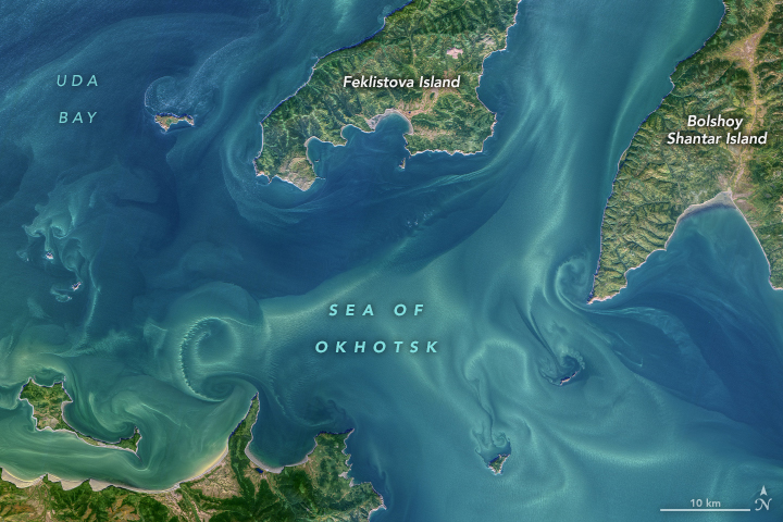 Tidal Vortices in the Sea of Okhotsk
Some of the highest diurnal tides in the world—nearly 14 meters (46 feet)—have been recorded in Russia's Sea of Okhotsk where narrow bays funnel &amp; amplify incoming tides.

earthobservatory.nasa.gov/images/149148/…

#Landsat