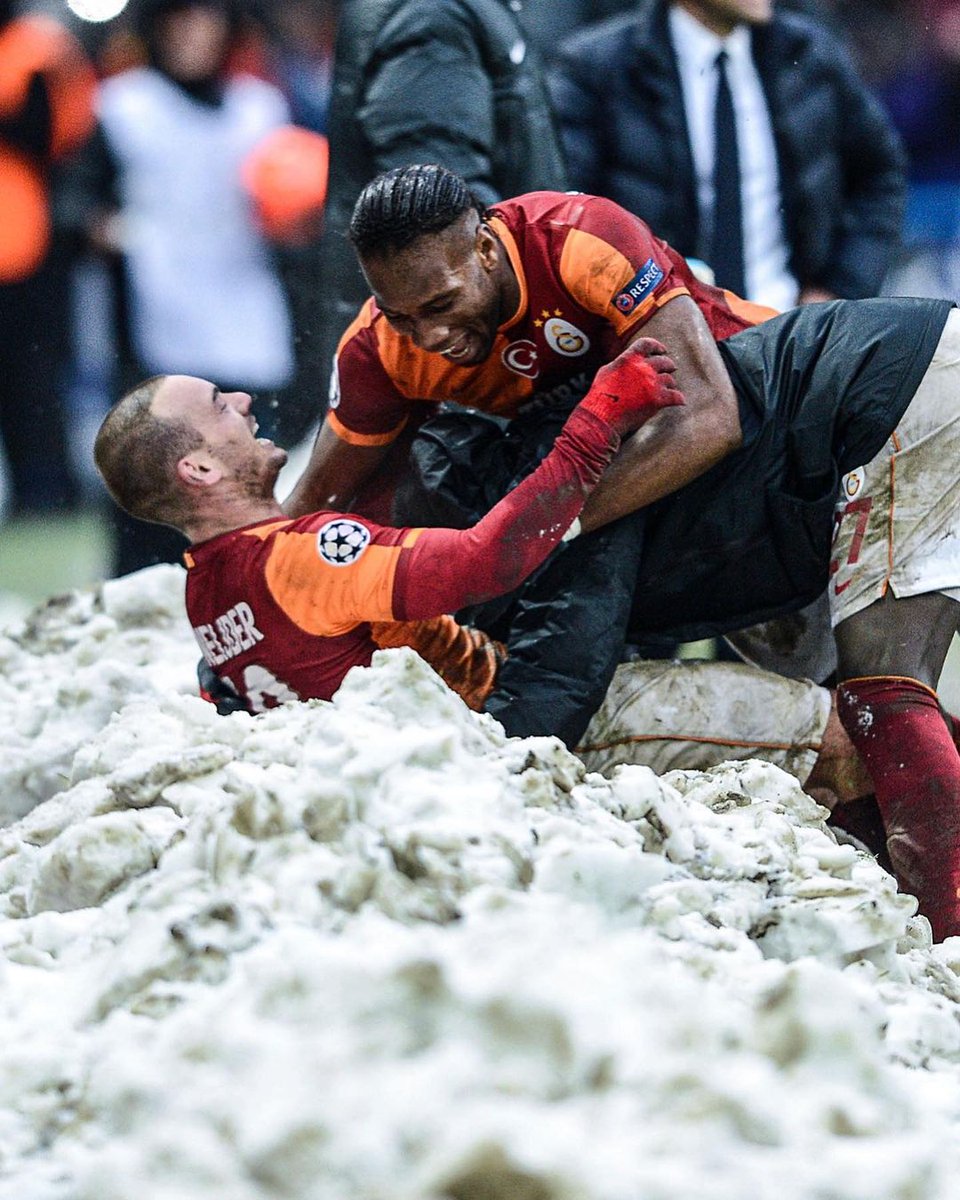 Nothing beats a bit of football in the snow ❄️☃️