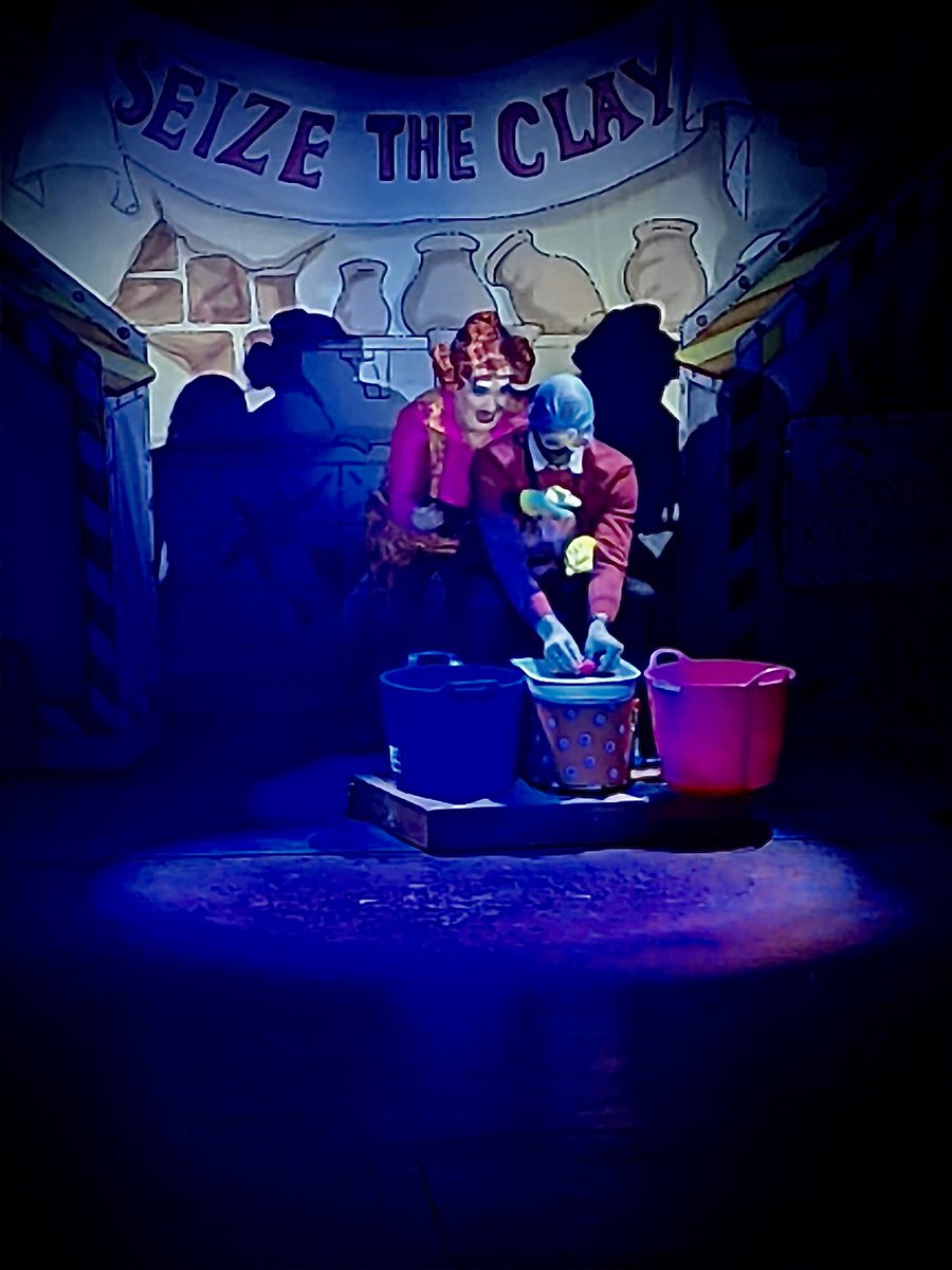 What a day, What a Sport  - <a href="/Barry_lamble/">Barry Lamble</a> joined Widow Twanky <a href="/PeakeTweets/">James Peake</a> on stage at <a href="/LboroTownHall/">Loughborough Town Hall</a> performance of Aladdin - the children of <a href="/MowmacreHill/">MowmacreHillPrimary</a> loved every minute of it. #firstexperienceoftheatre Going beyond the classroom “Seize The Clay” 🤣🤣🤣