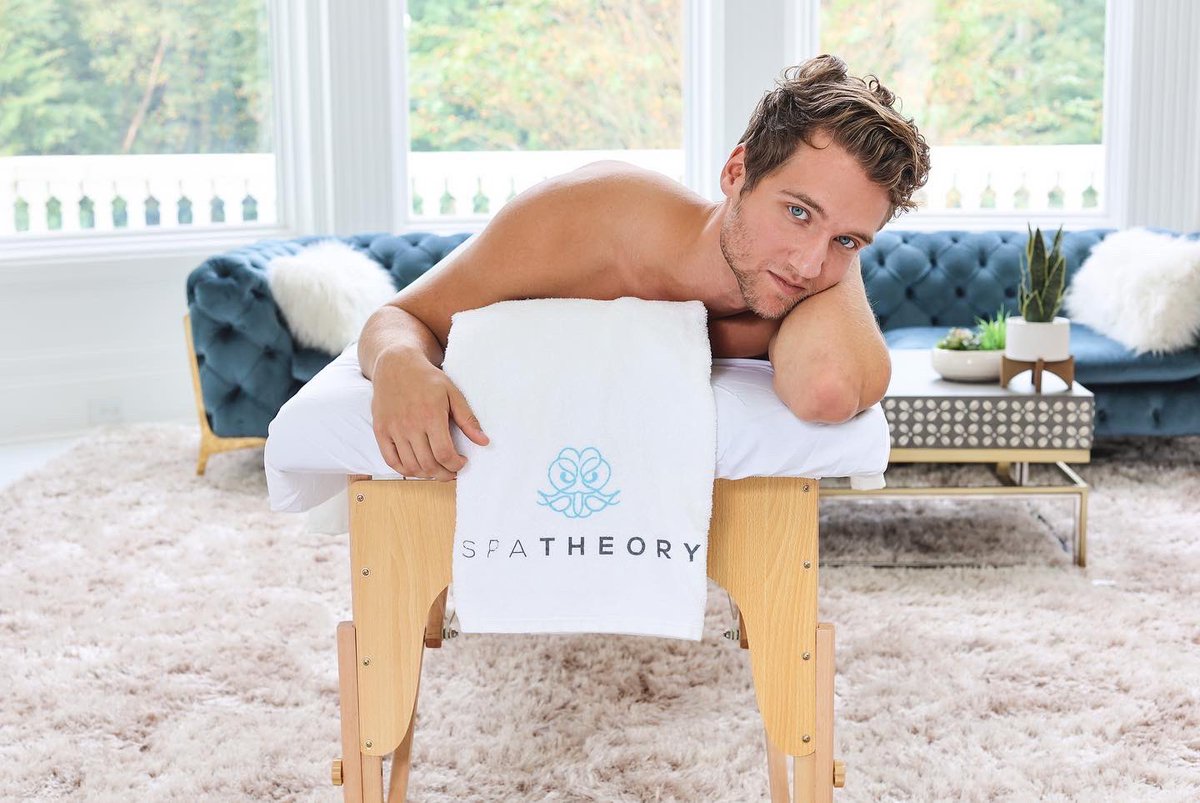 ThatGuyMateo's tweet photo. My photography for a clients spa business. https://t.co/ls9xW5w93Z