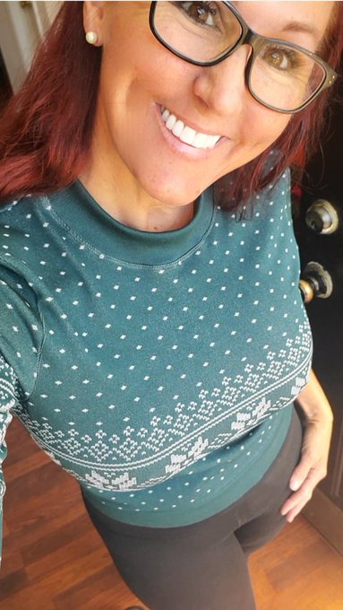 Who else loves Sweater Weather? https://t.co/ncHFpHzjhI https://t.co/QXRbZnoBzm