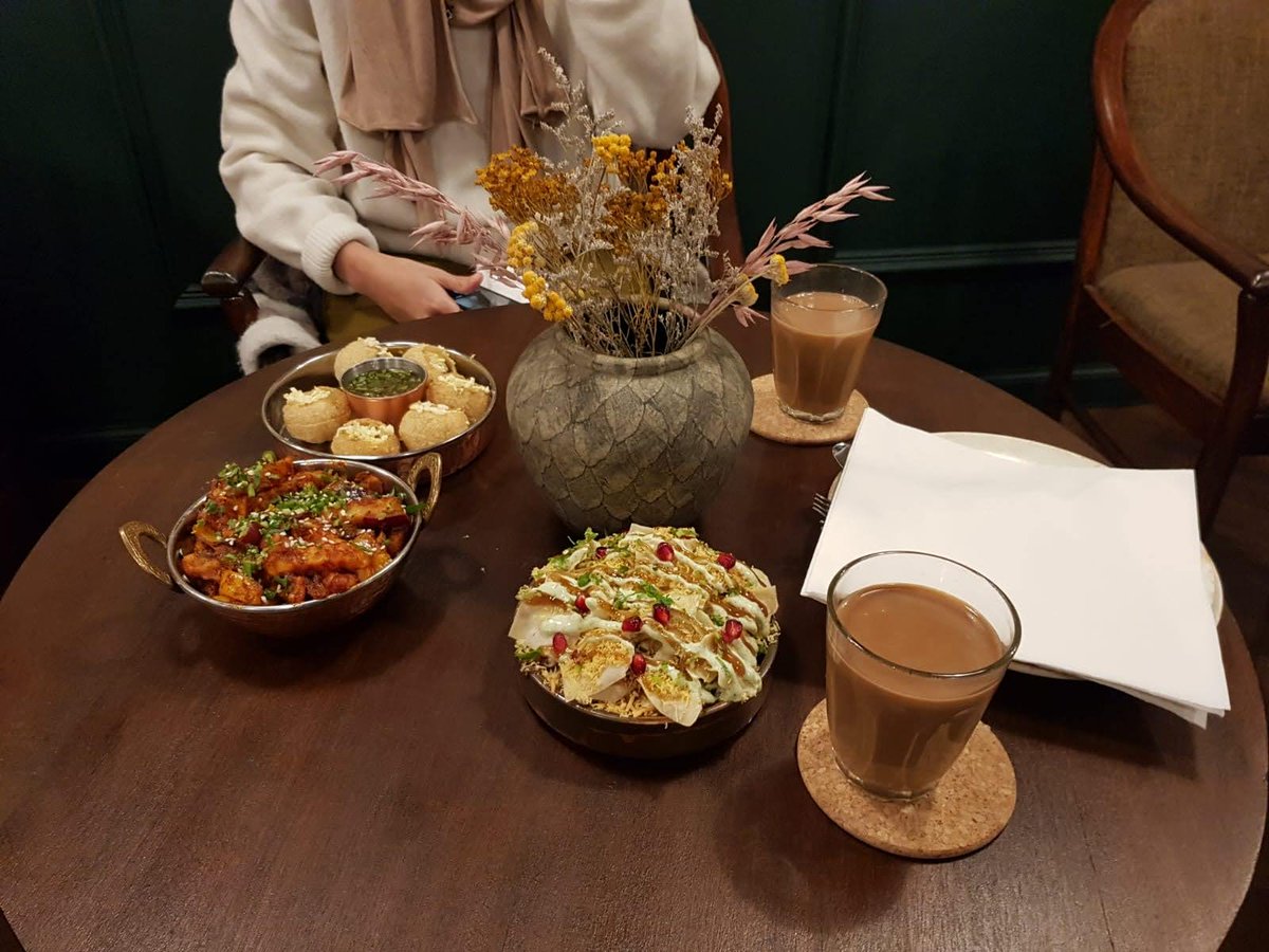 aziznahar_'s tweet photo. Found a lovely cute Bengali cafe near Shoreditch called Charista 🇧🇩 https://t.co/bpXzhp88hK